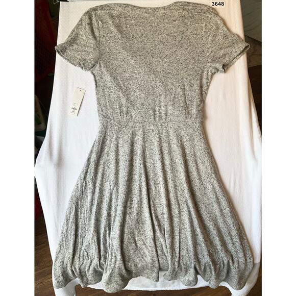 Alya Women Dress size M ShortSleeve V-neck A-line KneeLength Stretchy Gray - Picture 10 of 10
